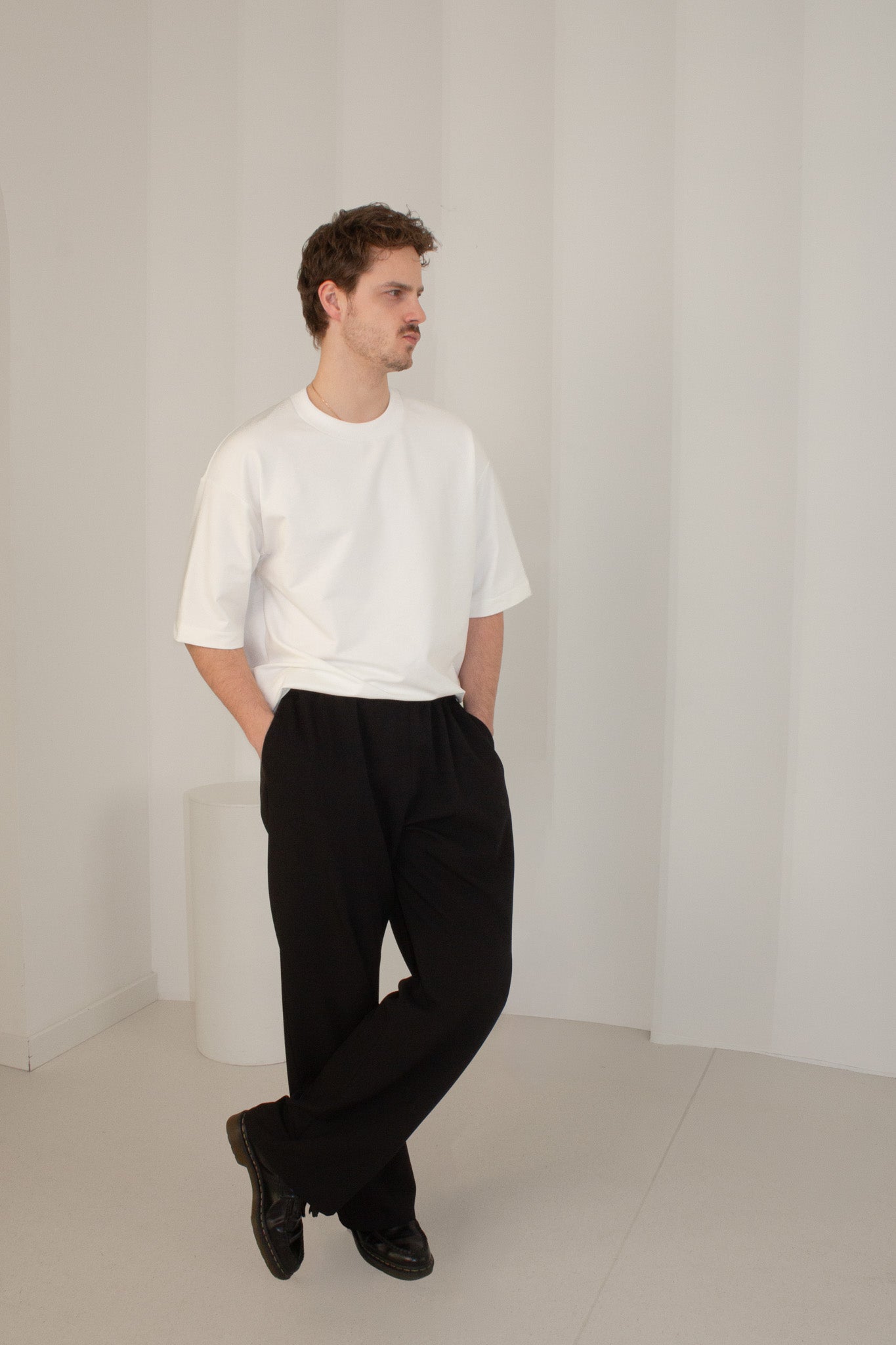 Tvarūs unisex marškinėliai trumpomis rankovėmis iš standžios medvilnės | Dūna