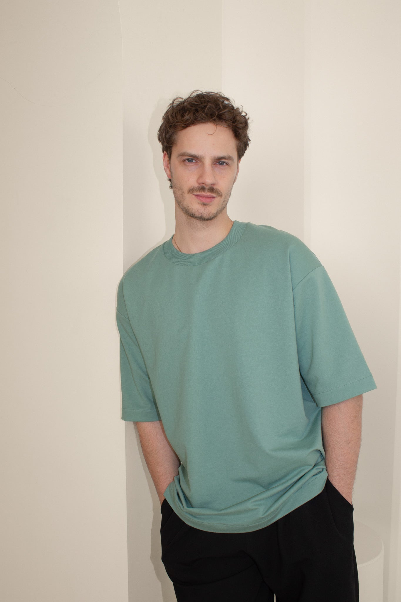 Tvarūs unisex marškinėliai trumpomis rankovėmis iš standžios medvilnės | Dūna