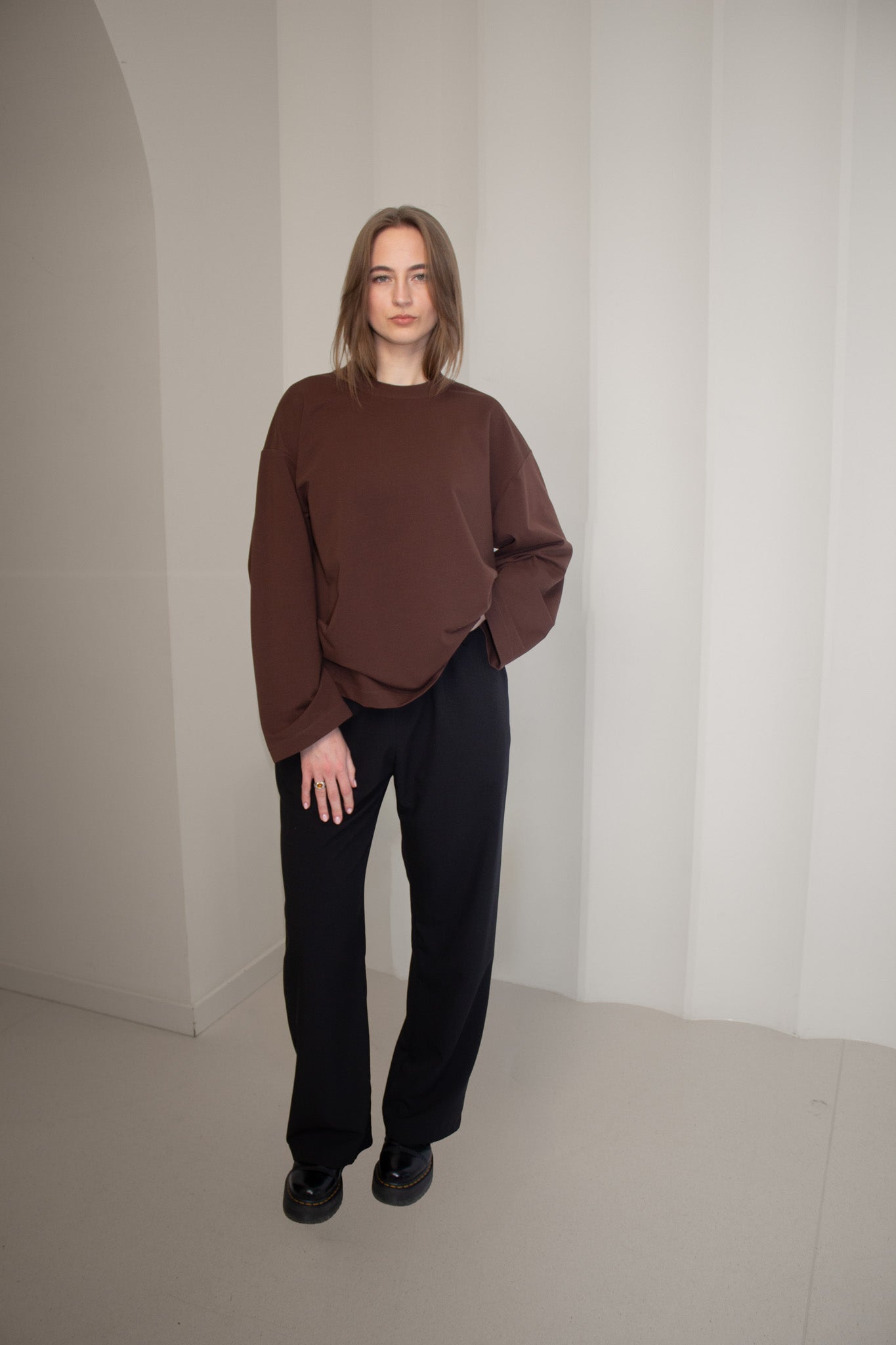 Tvarūs unisex marškinėliai ilgomis rankovėmis iš standžios medvilnės | Dūna